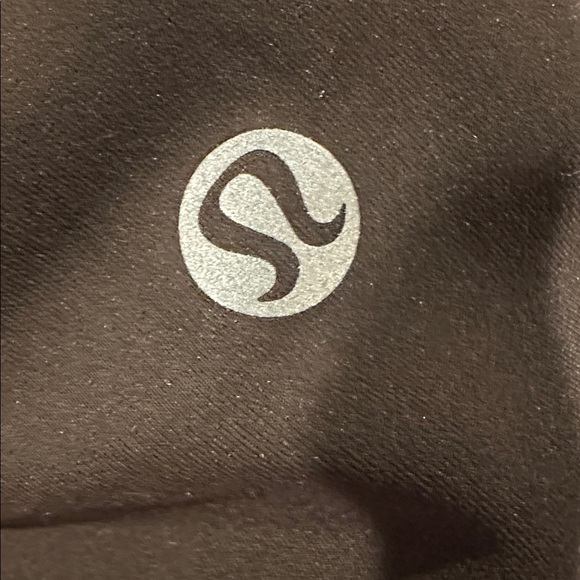 19C) Lululemon In Movement 7/8 Tight *Everlux 25"
Dark Olive size 6 - Picture 4 of 5